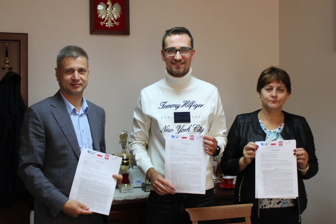 Miniaturka artykułu Podpisanie umowy na termomodernizację szkoły