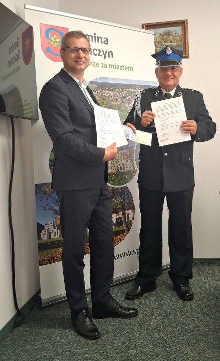 Miniaturka artykułu Przekazanie samochodu strażackiego